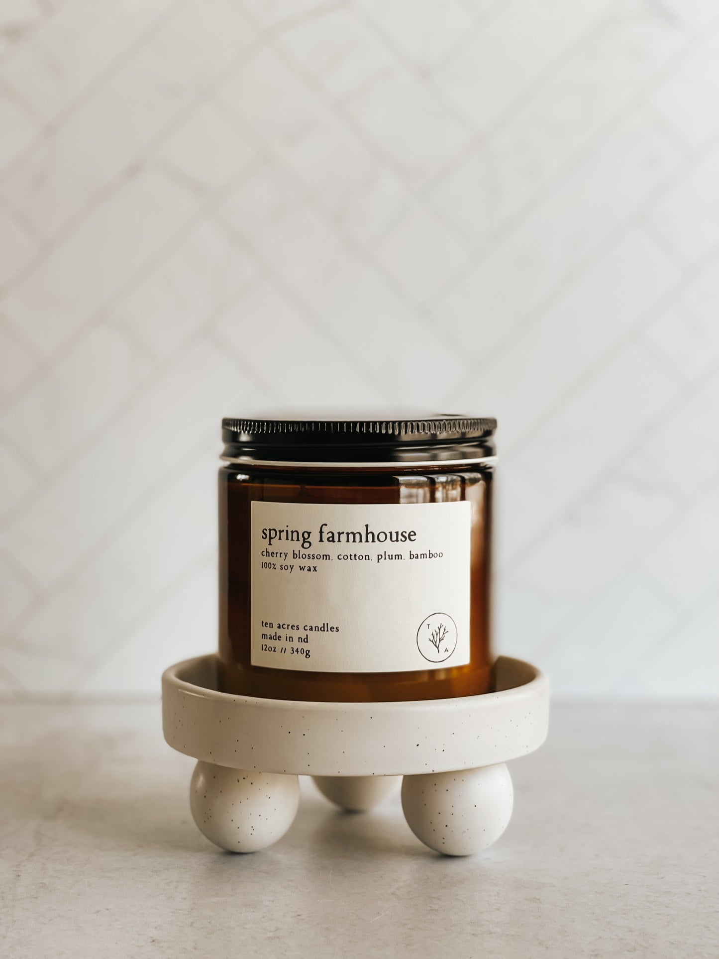 Spring Farmhouse // 12oz soy candle